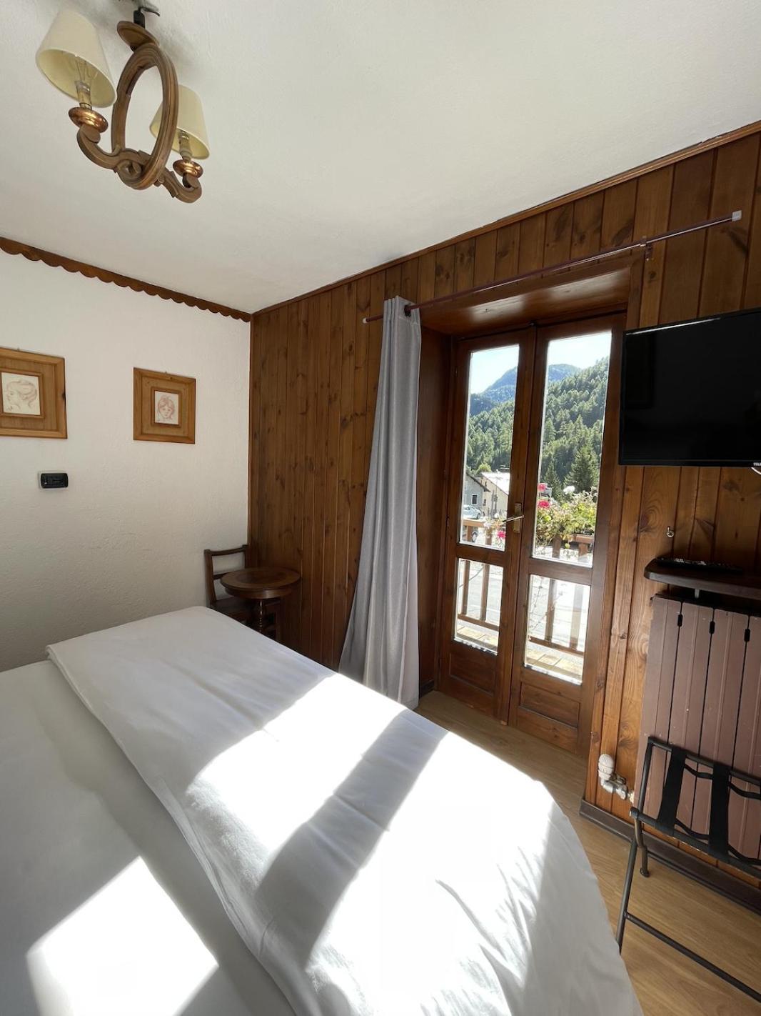 Hotel Ristorante Il Principe กลาวิแอเร ภายนอก รูปภาพ